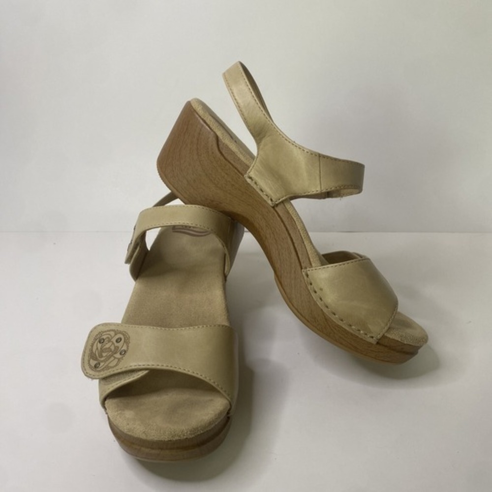 Dansko Sonnet Beige Leather Floral Slingback Sandal EU 40 US‎ 9.5/10. Block Plat